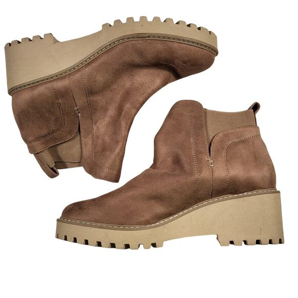 NEW DV Dolce Vita Women's Rielle Chelsea Lug Sole dune suede bootie sz 11 - Picture 2 of 8